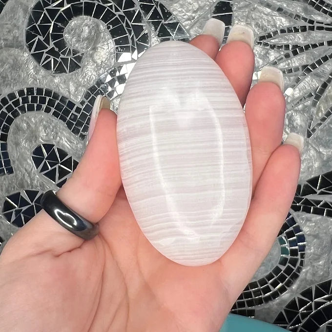 Mangano Calcite Palm Stones