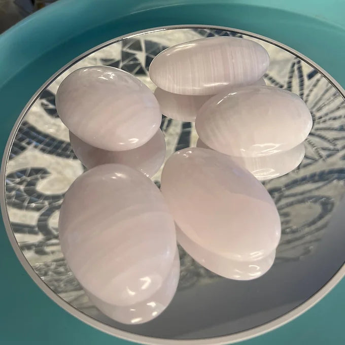 Mangano Calcite Palm Stones