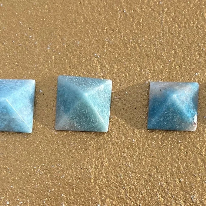 Trolleite Mini Pyramid (manifestation)
