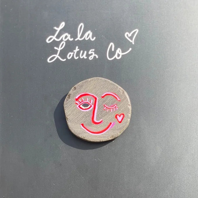 Wink Magnet