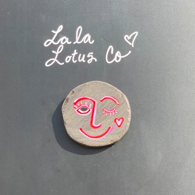 Wink Magnet