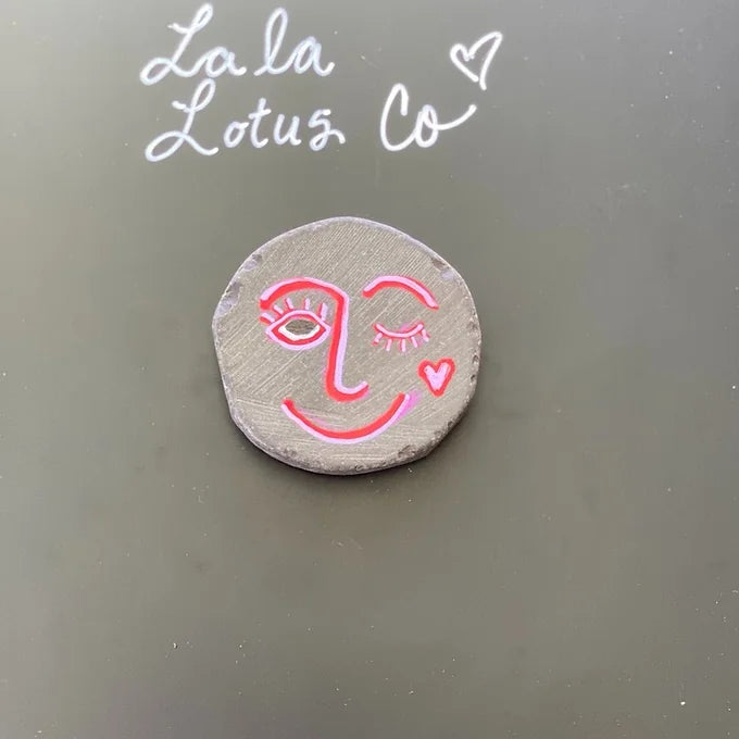 Wink Magnet